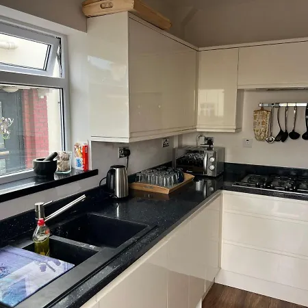 Shared House On Lakewood Crescent * 브리스틀