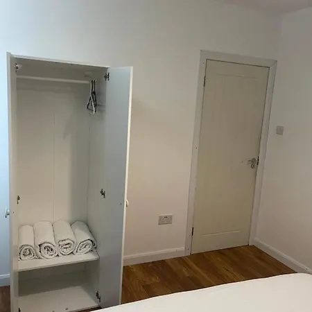 Shared House On Lakewood Crescent בית הארחה בריסטול