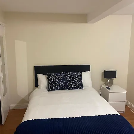 Penzion Shared House On Lakewood Crescent