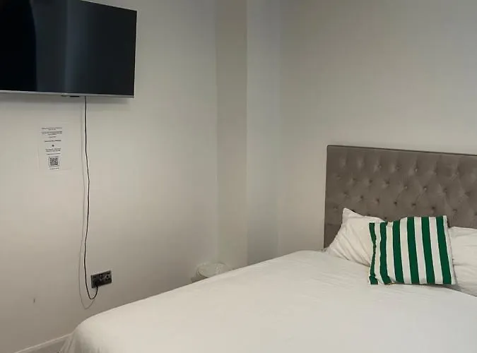 Konukevi Shared House On Lakewood Crescent Bristol